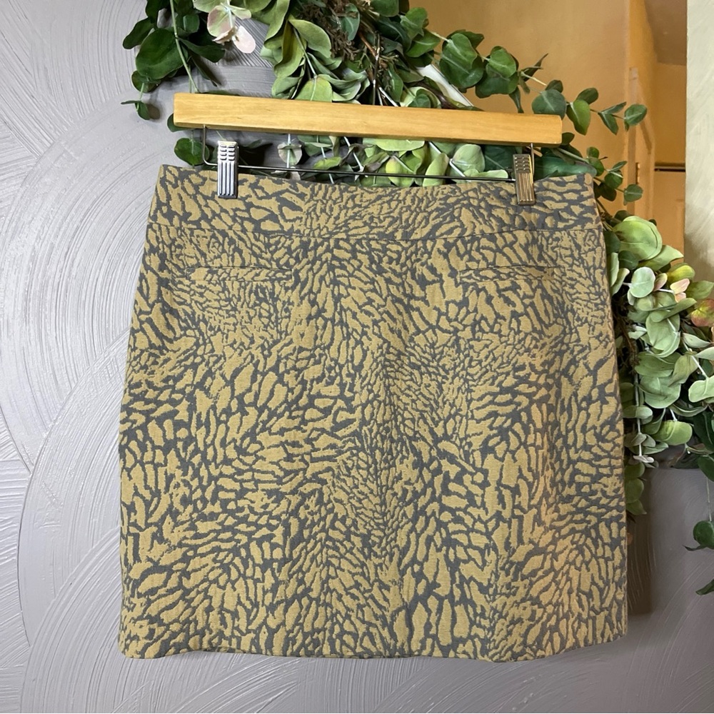 LOFT‎ Tan and Gray Patterned Mini Skirt